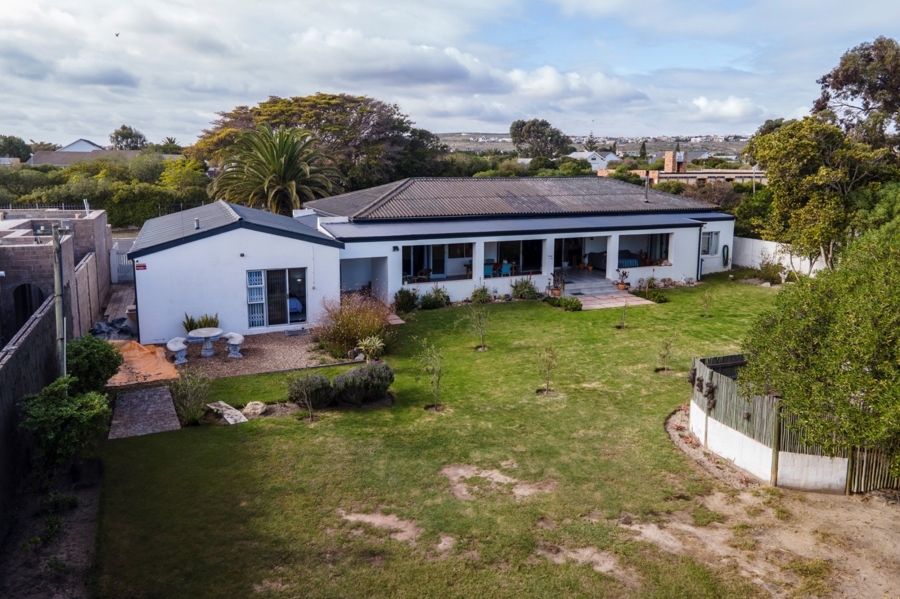 4 Bedroom Property for Sale in Middedorp Western Cape